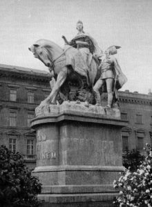 the statue of Maria Theresa, which was demolished by Czechoslovaks when the new republic came to being